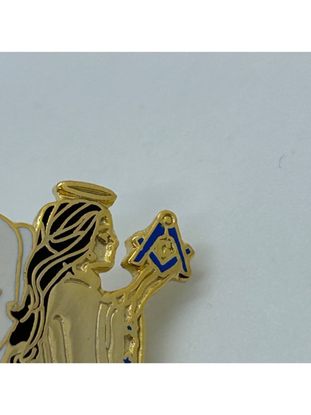 Free Mason Pin Angel Holding Square & Compass Masonic Gold-tone and Enamel - Picture 11 of 13